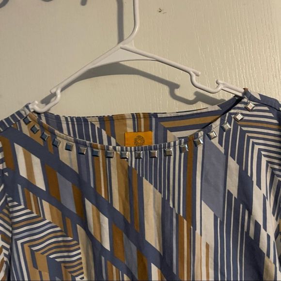 ✨Ruby Rd. NWOT 3/4 Sleeve Tan, Blue & White Blouse Chevon Stripe Studded Top ✨ - Picture 5 of 9